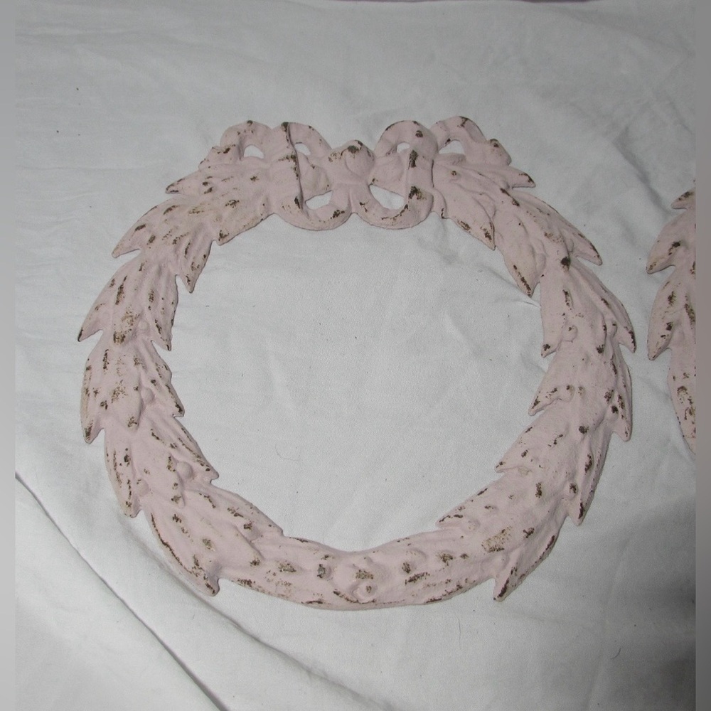Elegant Pink Cast Iron Leaf Design - Picture 2 of 7
